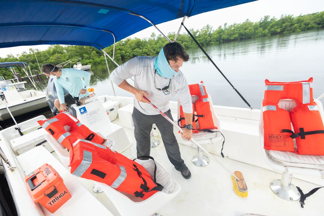 Rookery Bay-Staff Cleaning Boat-0074