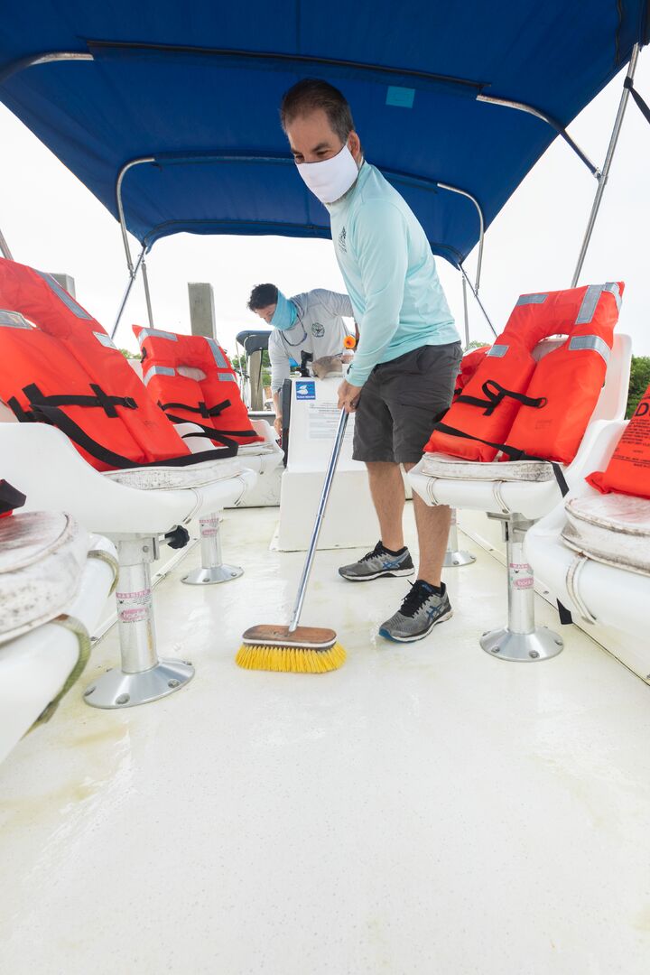Rookery Bay-Staff Cleaning Boat-0085