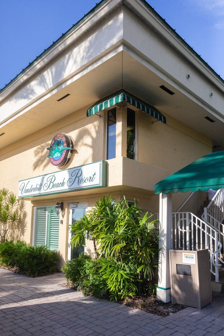 Vanderbilt Beach Resort & Turtle Restaurant-Resort Entrance-0620