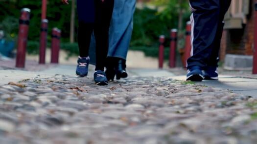 Family walking Elfreth's Alley3