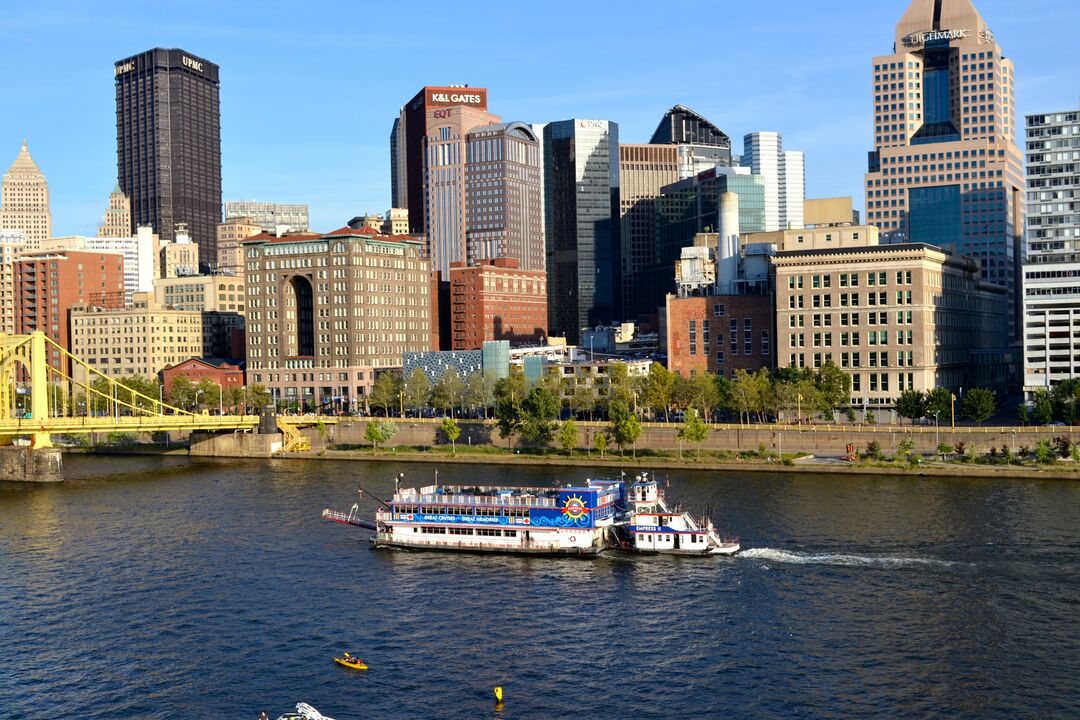 Gateway Clipper Riverboat Fleet and Skyline credit VisitPITTSBURGH (19)