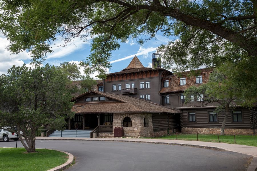 El Tovar Hotel, Grand Canyon National Park_credit Xanterra Travel Collection