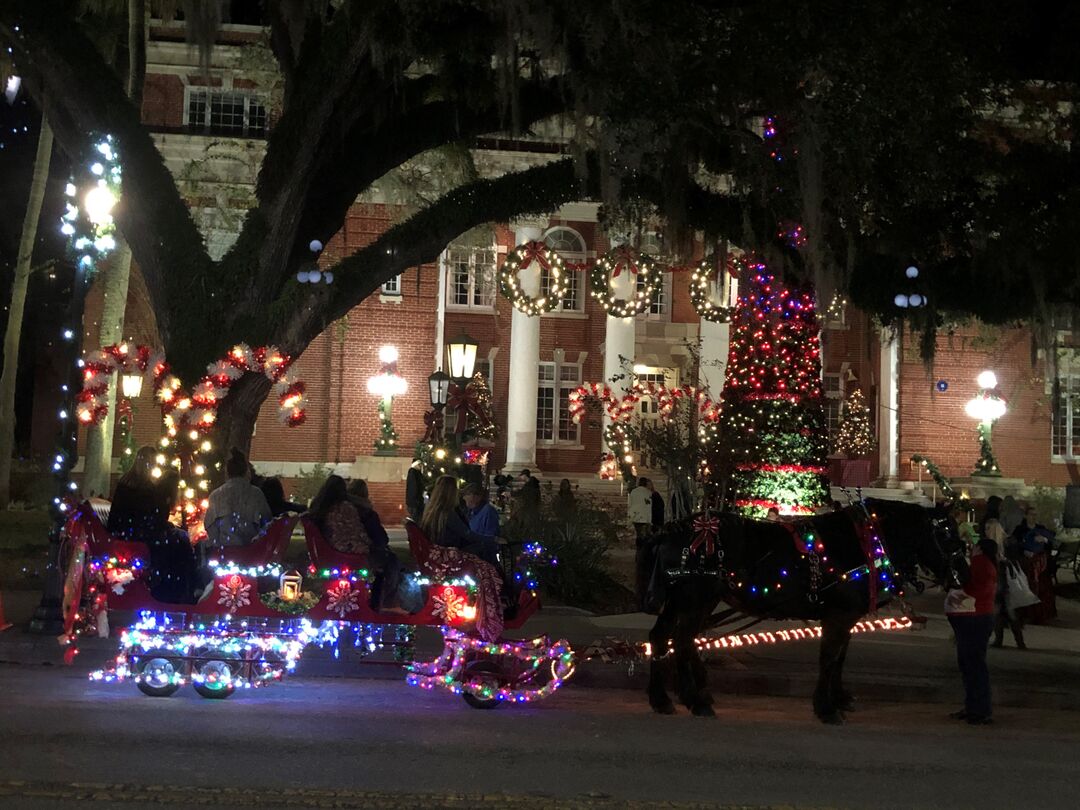 holiday scene in Brooksville