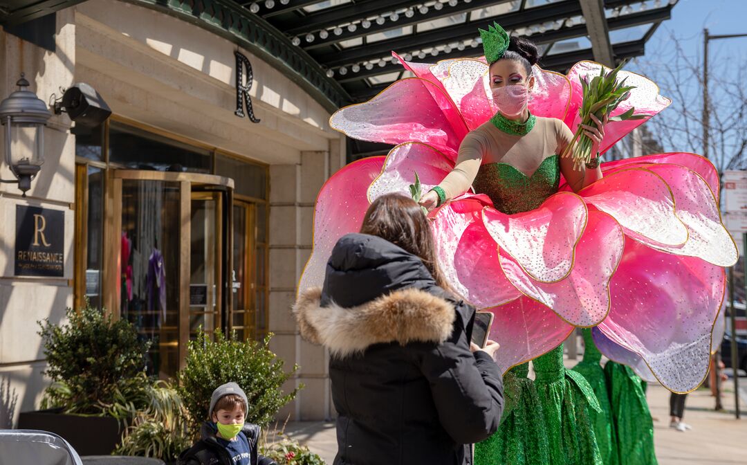 Spring Tulip Stilt Walkers_30