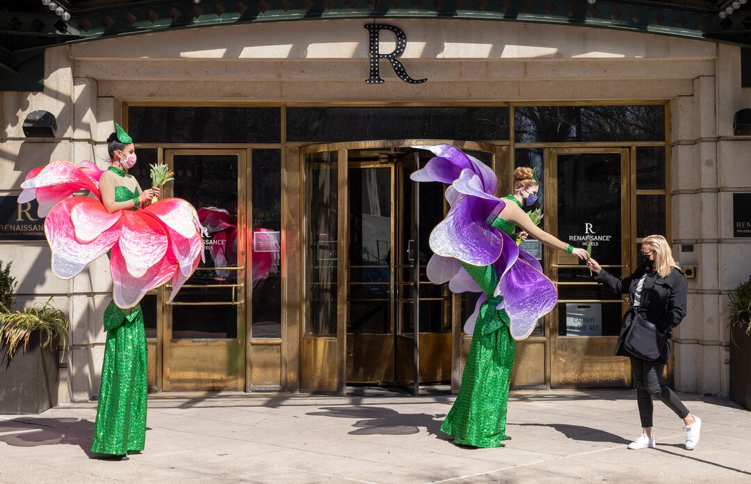 Spring Tulip Stilt Walkers_28