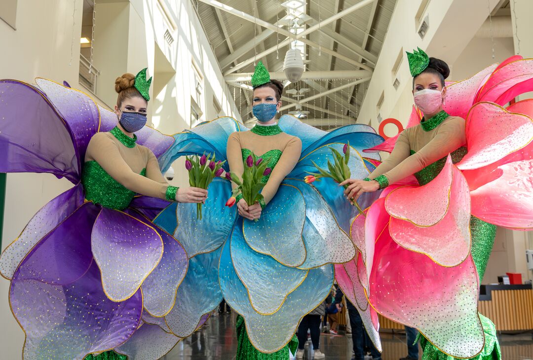 Spring Tulip Stilt Walkers_16