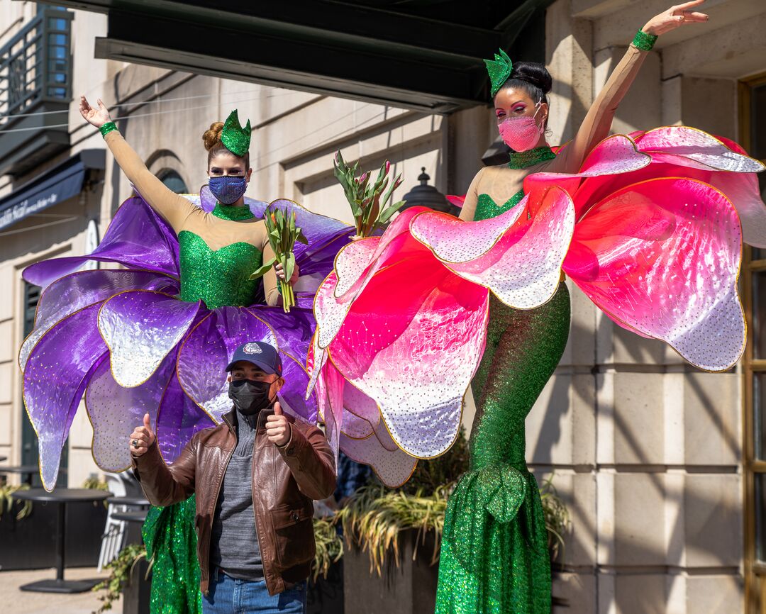 Spring Tulip Stilt Walkers_37