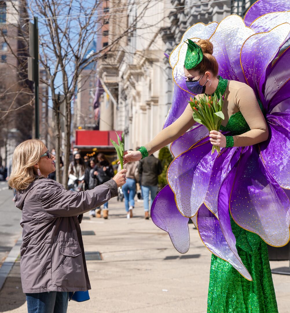 Spring Tulip Stilt Walkers_34