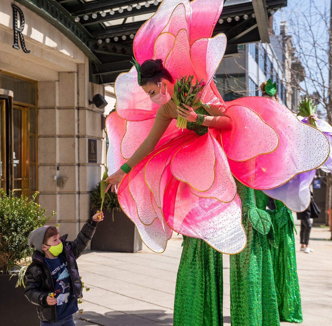 Spring Tulip Stilt Walkers_29