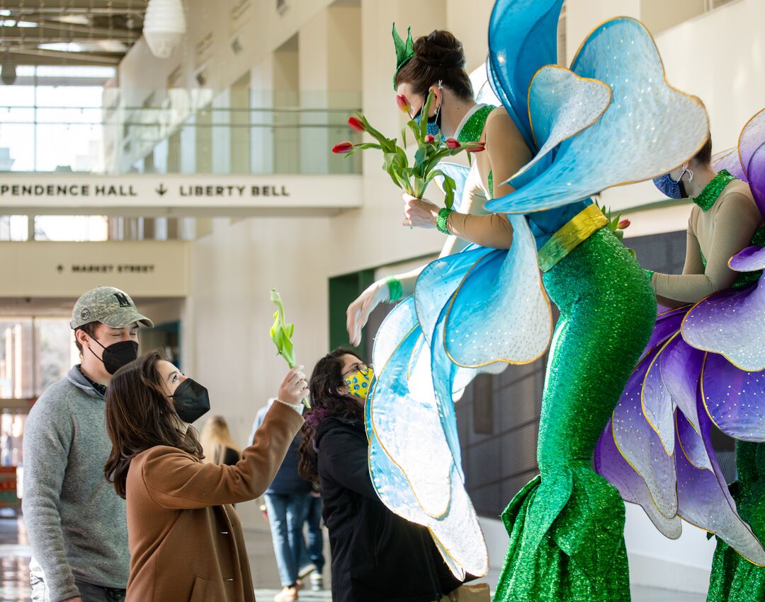 Spring Tulip Stilt Walkers_4