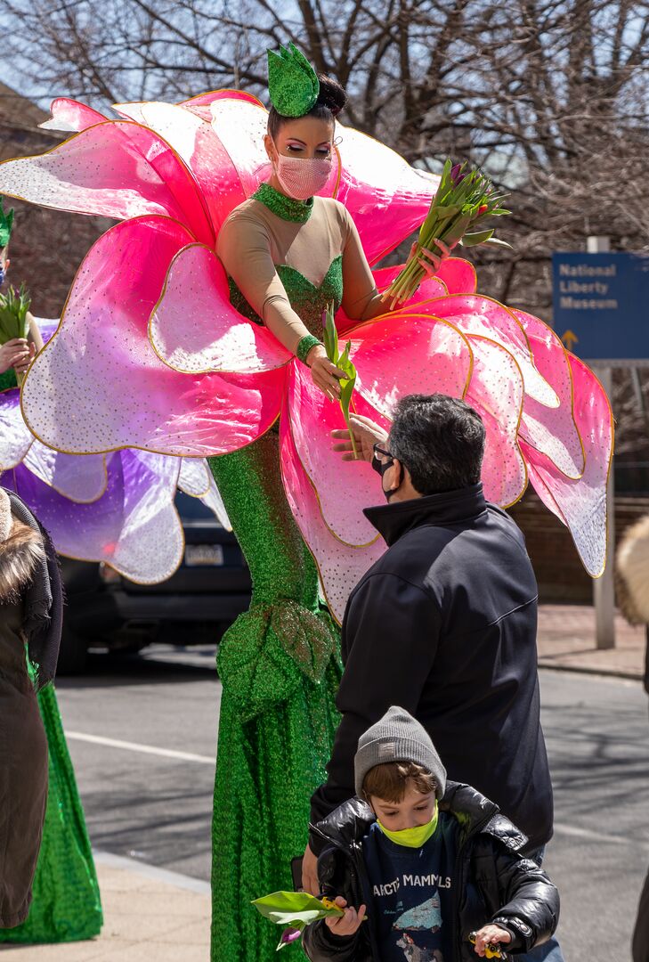 Spring Tulip Stilt Walkers_31