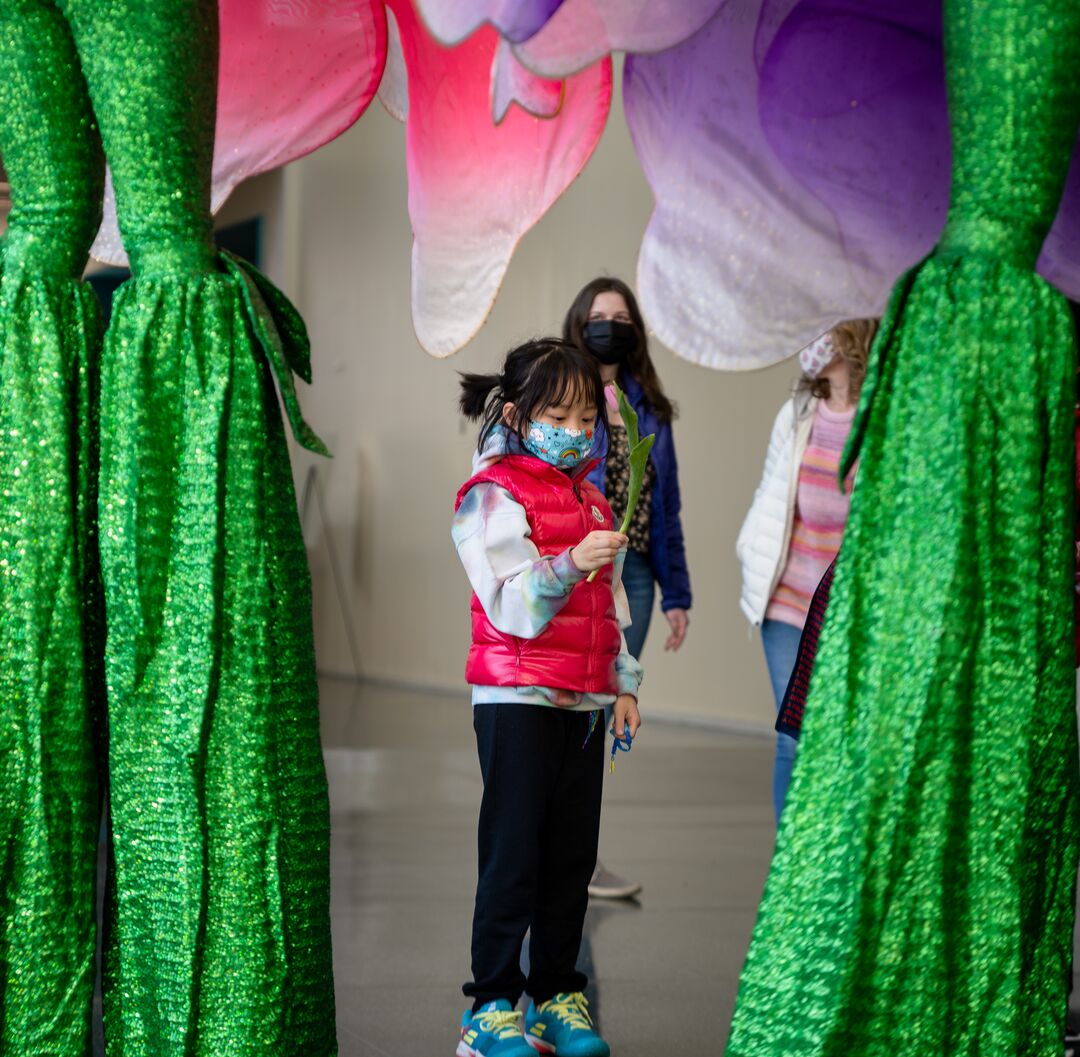 Spring Tulip Stilt Walkers_10