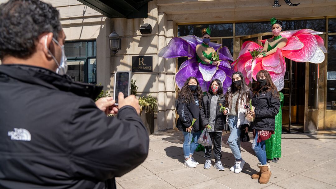 Spring Tulip Stilt Walkers_35