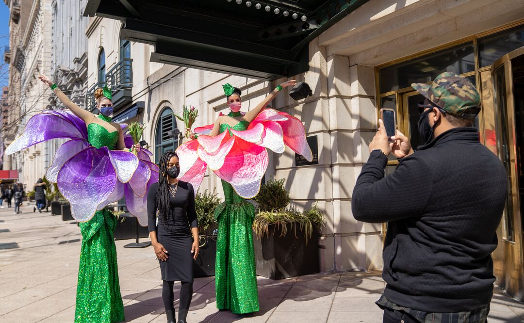 Spring Tulip Stilt Walkers_32