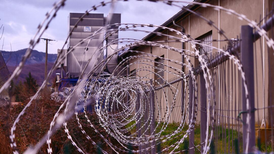 RNS-Prison-Razor-Wire1 030921