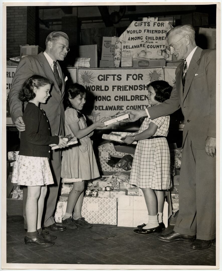 RNS-NYC-Christmas-Gifts-1948