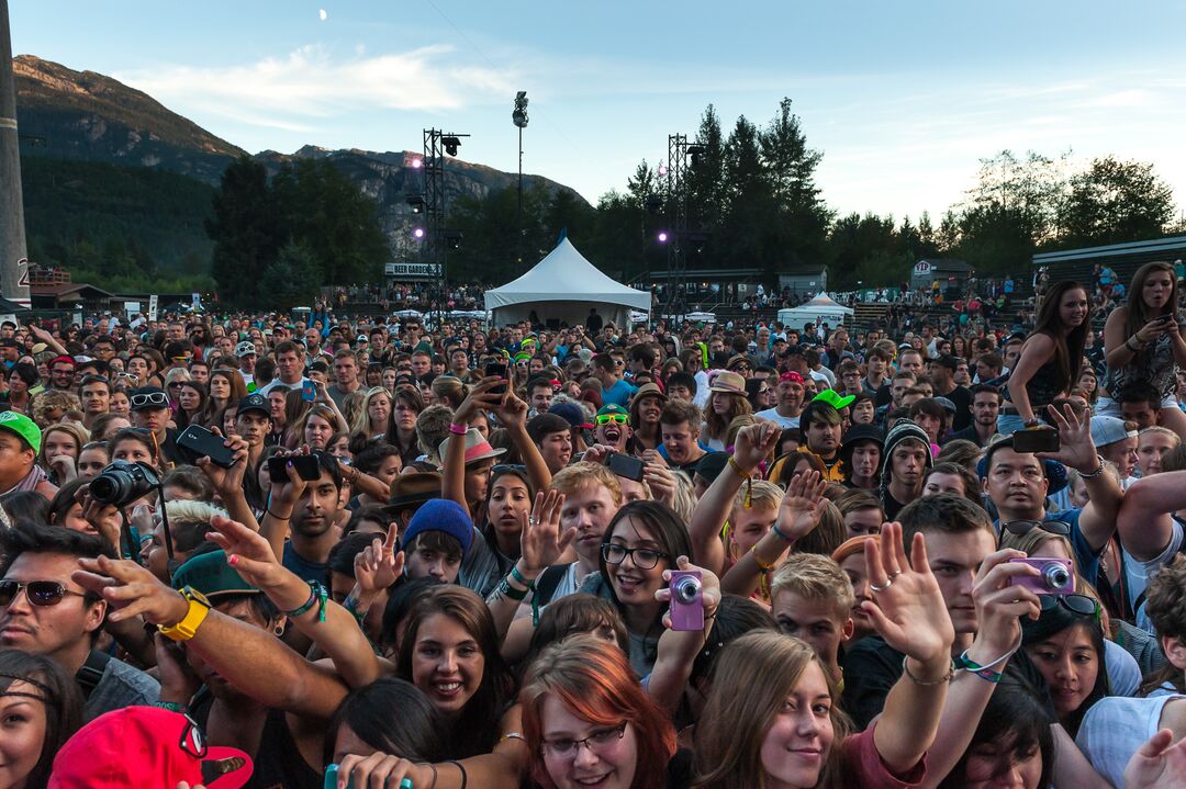 Live at Squamish - crowds