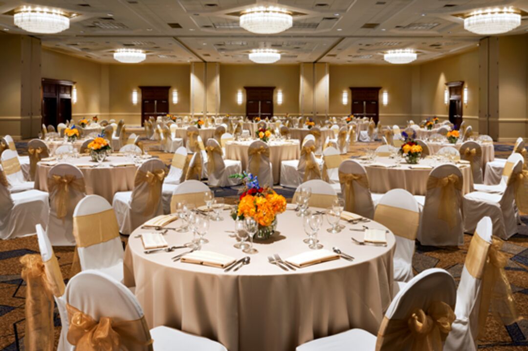 Sheraton_Pittsburgh_Ballroom_Banquet-credit-Brandon-Barre-photography