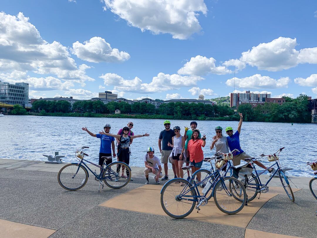 Visit-Pittsburgh-Explore-River-Views-Ride-Bicycles-DRiegner