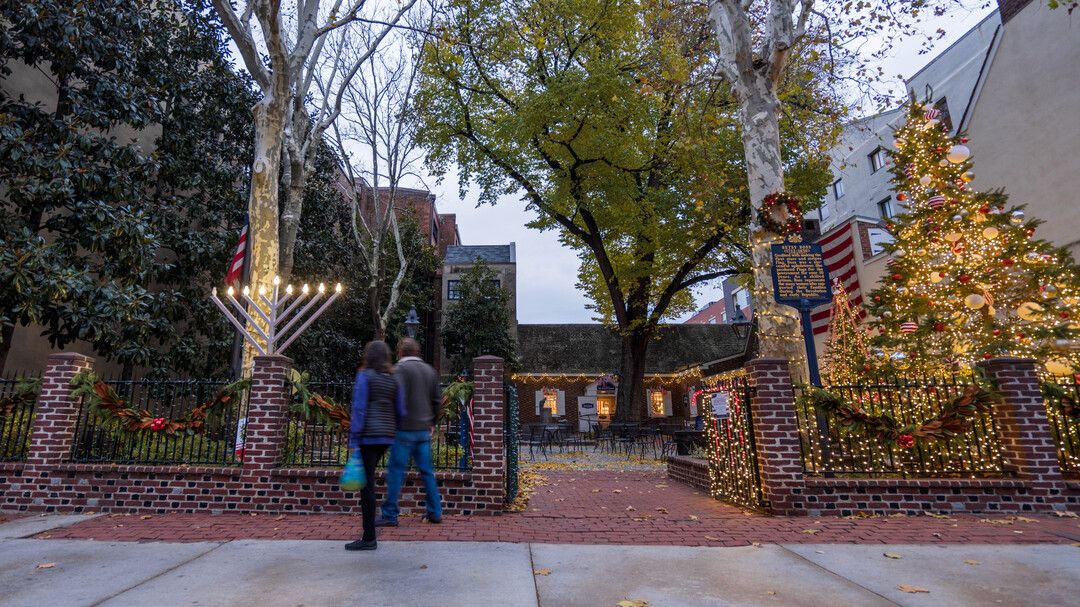 Betsy Ross House Holiday