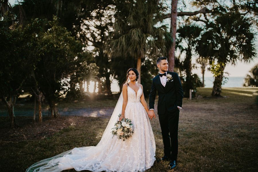 Joelle & Tom Sicking Wedding - Arianna J Photography