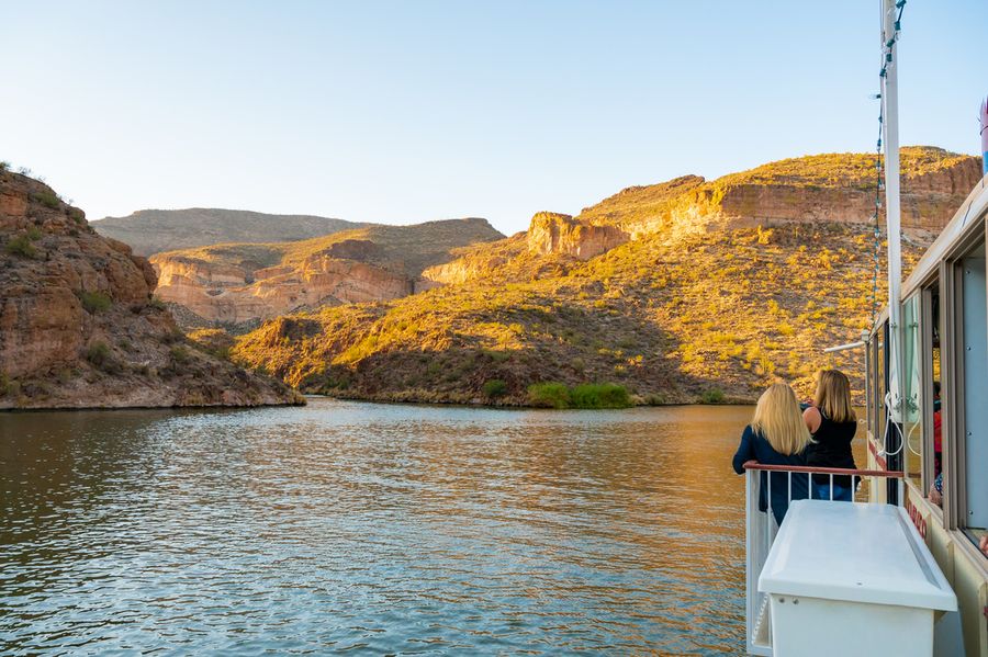 Dolly Steamboat Cruise, Canyon Lake_credit An Pham