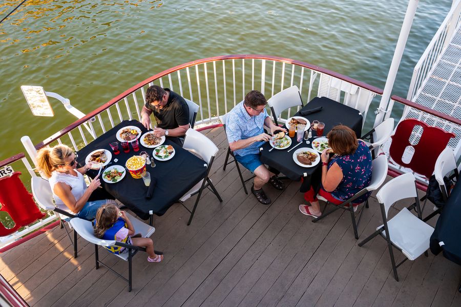 Dolly Steamboat Cruise, Canyon Lake_credit An Pham