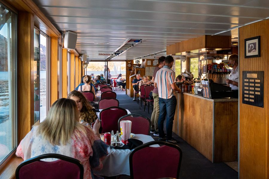 Dolly Steamboat Cruise, Canyon Lake_credit An Pham