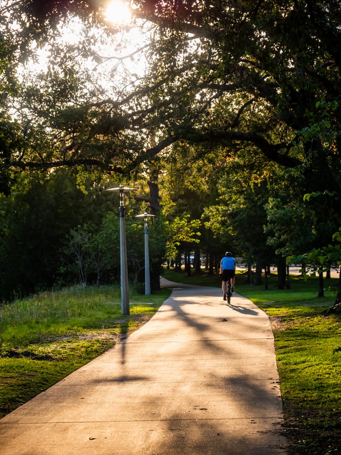 Buffalo_Bayou_Park_Cyclist