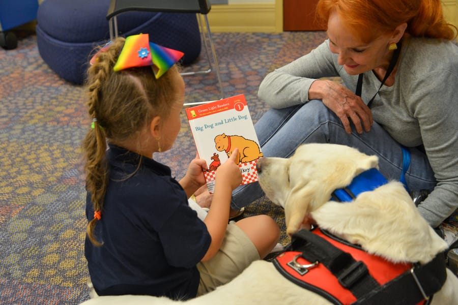 20200219ReadingToDogsGulfGate_026_SD
