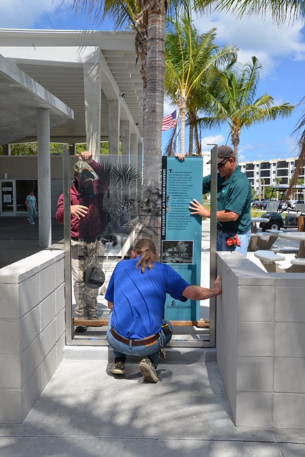 20160825_GlassPanelsSiestaBeach_130_SD