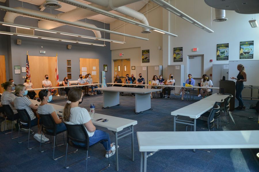 20210528_InternBusTour_029_SD
