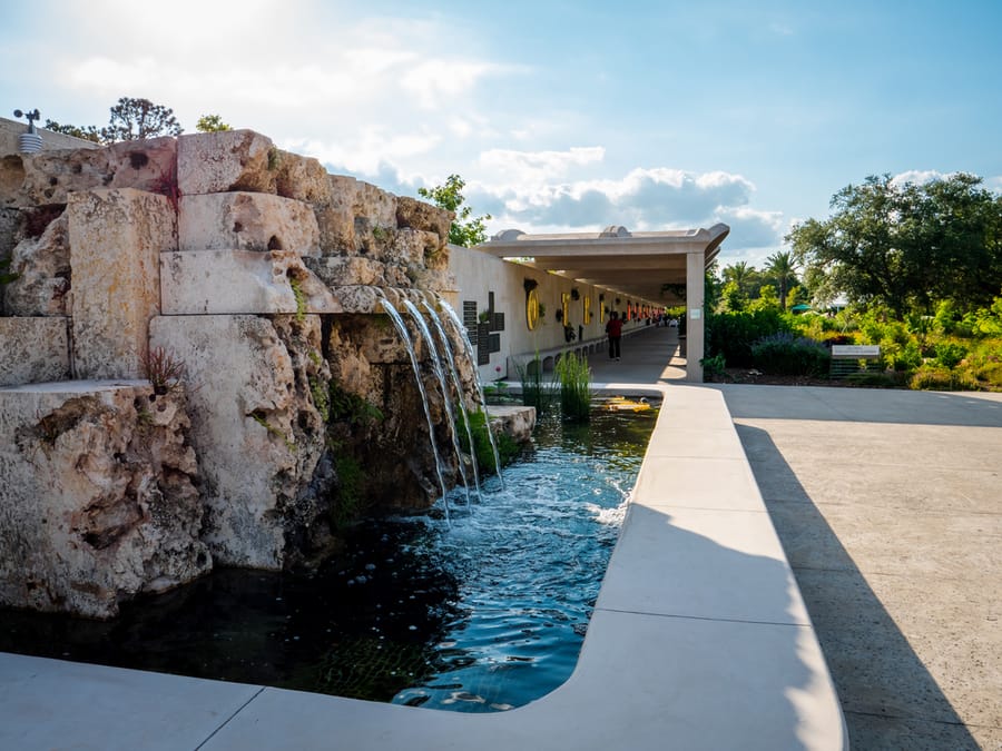 Houston_Botanic_Garden_Fountain