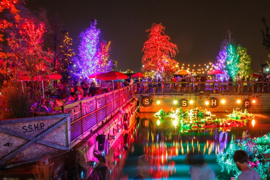 Spruce Street Harbor Park