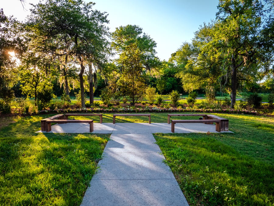 Houston_Botanic_Garden_Benches