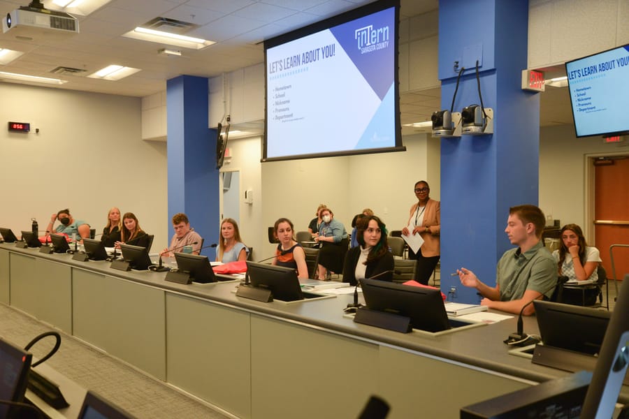 20220523_InternOrientation_115_SD