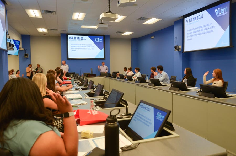 20220523_InternOrientation_131_SD