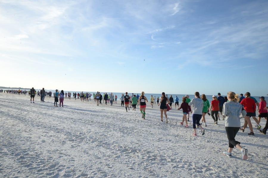 20181207_SandyClawsBeachRun_522_SD