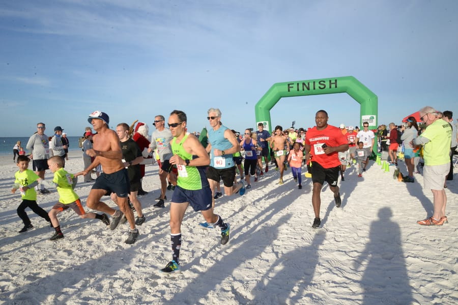20181207_SandyClawsBeachRun_391_SD