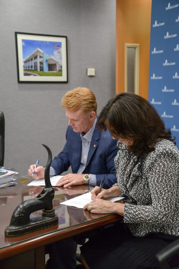 20190617_BondSigning_016_SD