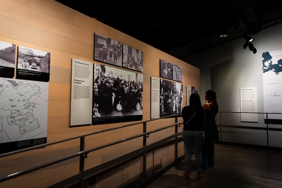 Holocaust_Museum_Houston_Exhibit_2