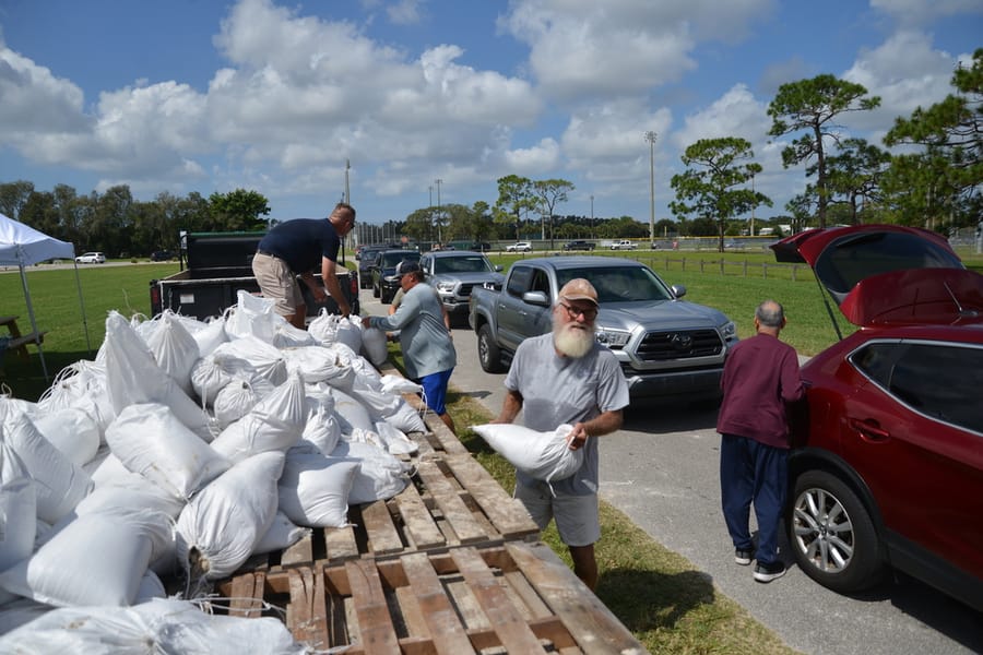 20220925_IanSandbagging_031_SD