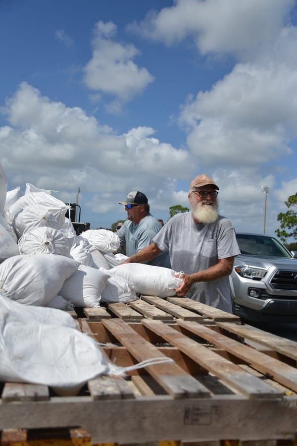 20220925_IanSandbagging_033_SD