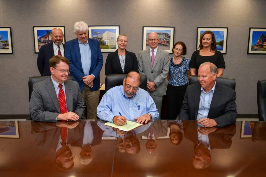 20221005_MaioBondSigning_757_SD_PRINT
