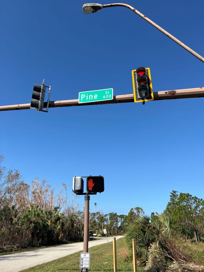 Hurricane Ian - traffic signals