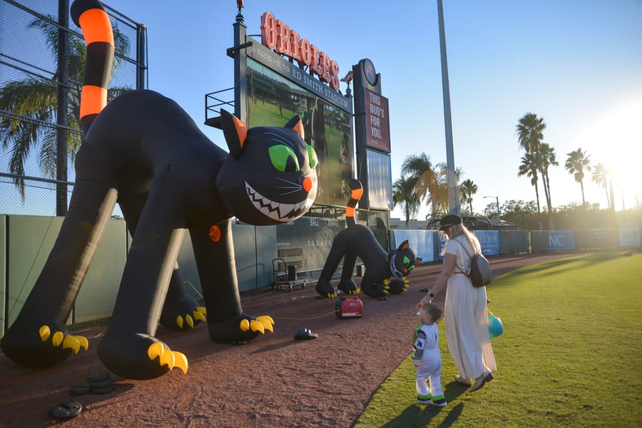 Howl-O-Ween Movie Night 2022