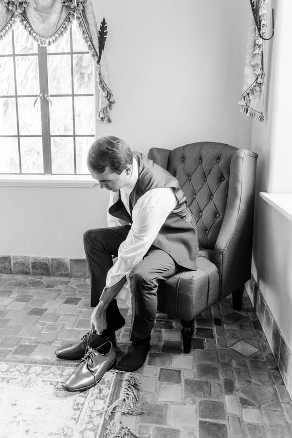 CorryneandNoah-GettingReady01-Copy2