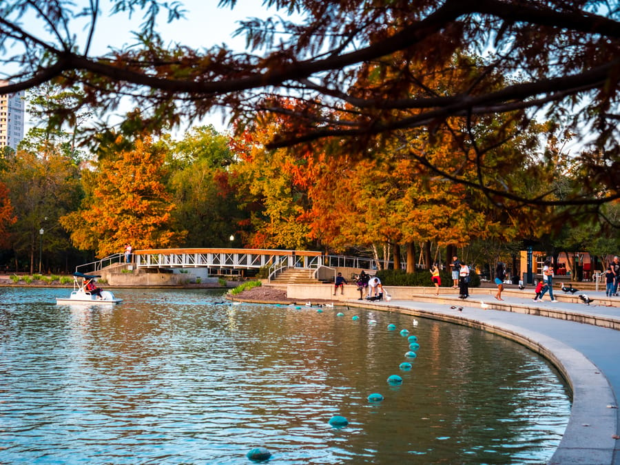 McGovern_Lake_Fall_Foliage_2