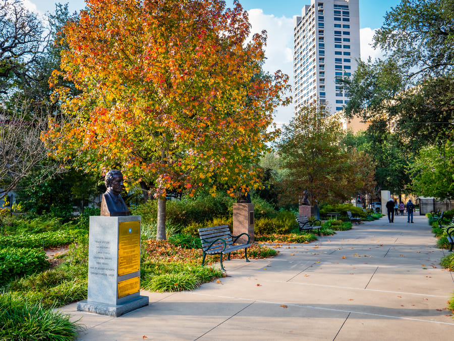 McGovern_Centennial_Gardens_Fall_Foliage_3