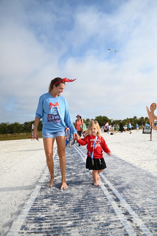 2022 Sandy Claws Beach Run
